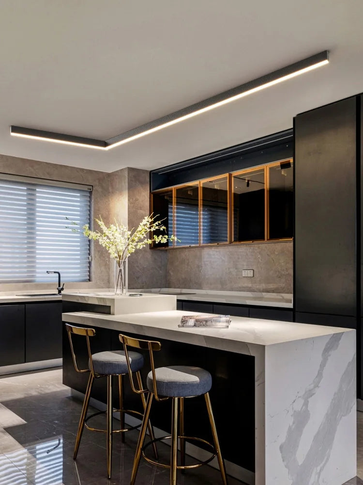 Réglette LED au plafond