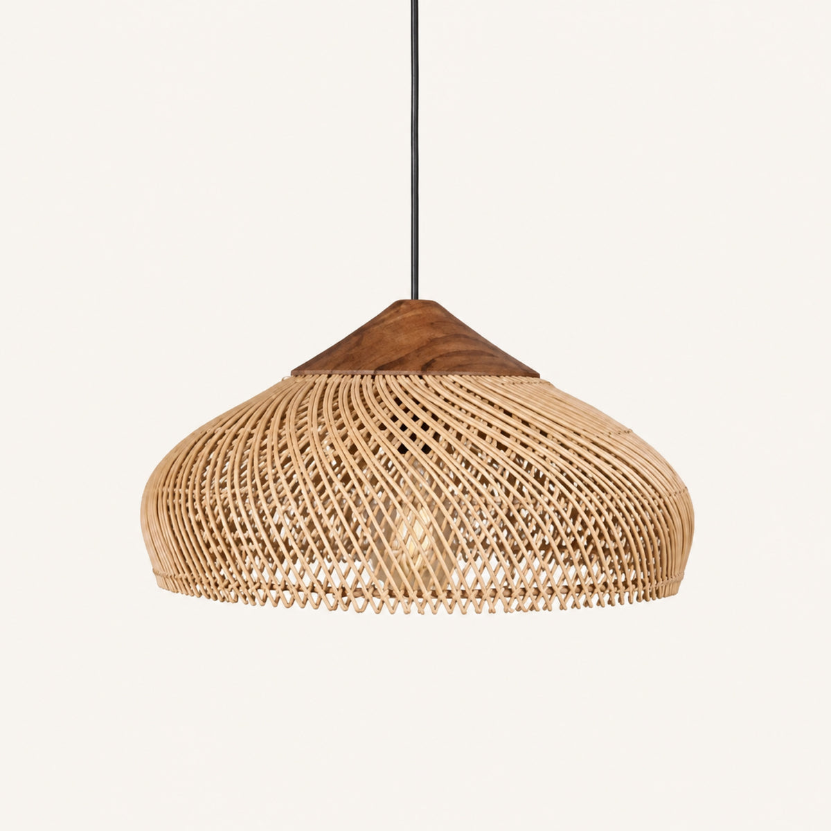 Suspension rotin naturel en coupole plate, 40 × 19 cm, monture bois