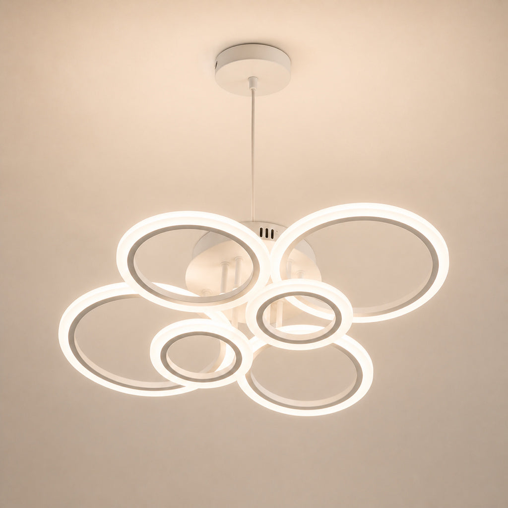 Lustre anneaux LED blancs, sur fond neutre