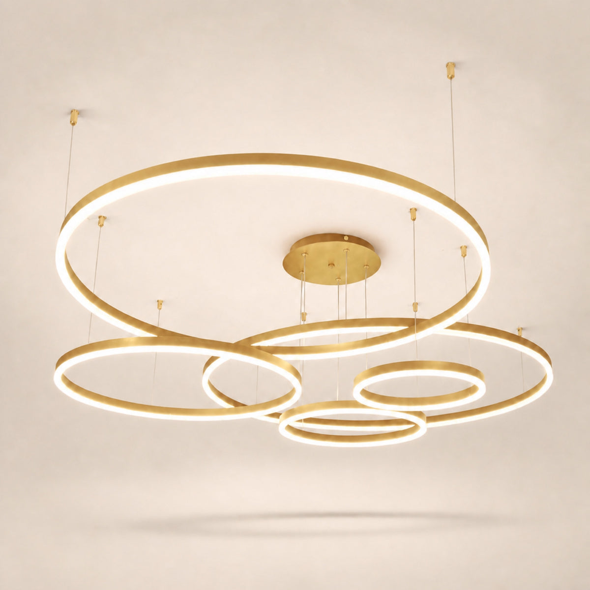 Lustre 6 anneaux LED superposés, doré