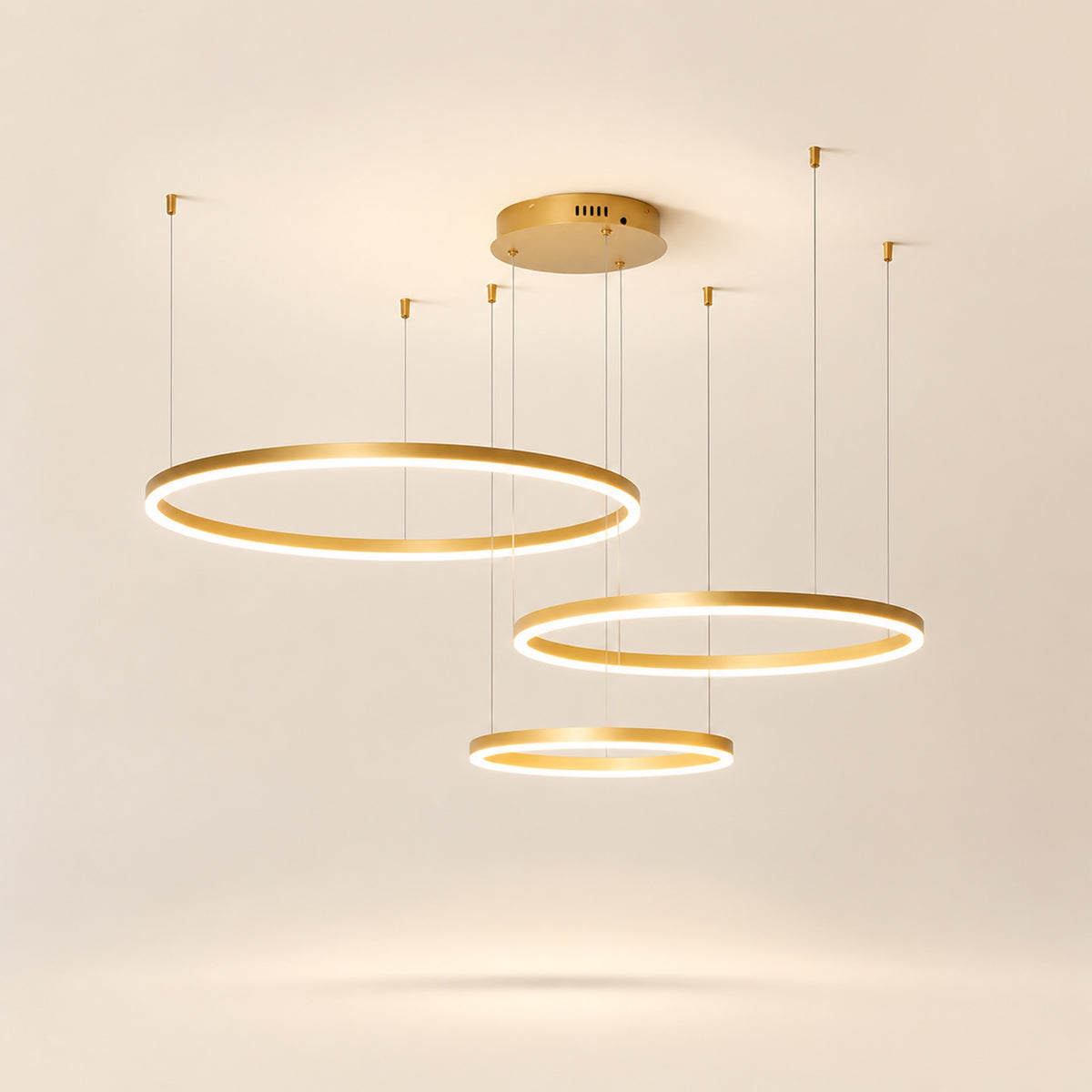 Lustre anneaux LED en cascade