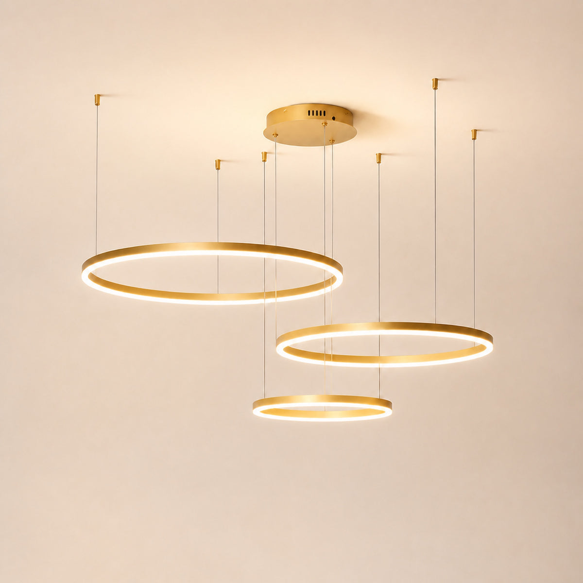 Lustre anneaux LED en cascade, autre cadrage
