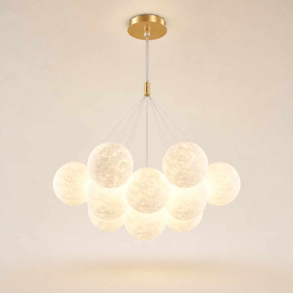 Lustre grappe de globes effet lune, sur fond neutre