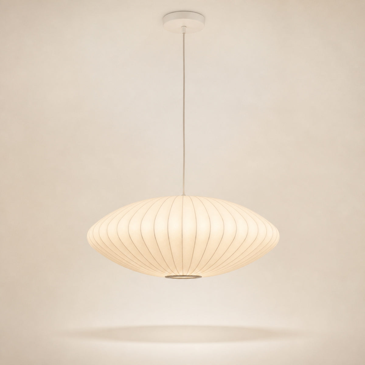 Suspension soucoupe en soie tendue
