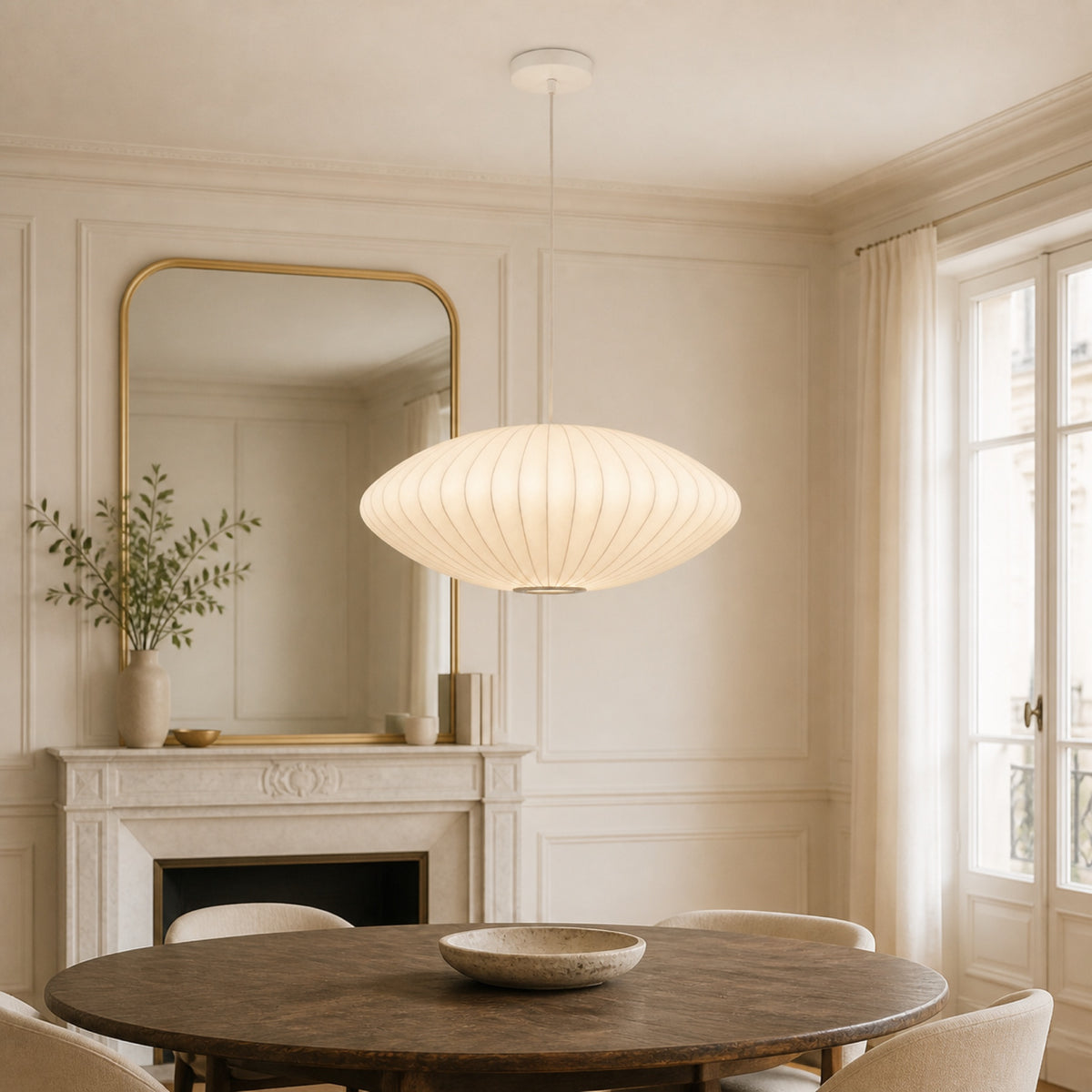 Suspension soucoupe en soie tendue, autre cadrage