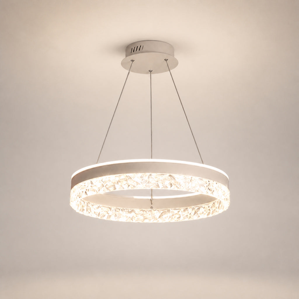 Lustre anneau LED à couronne effet cristal, sur fond neutre
