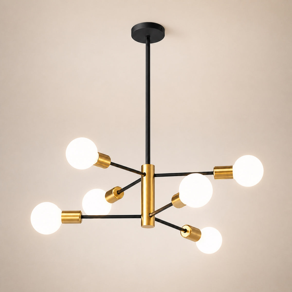 Lustre sputnik noir et laiton, sur fond neutre