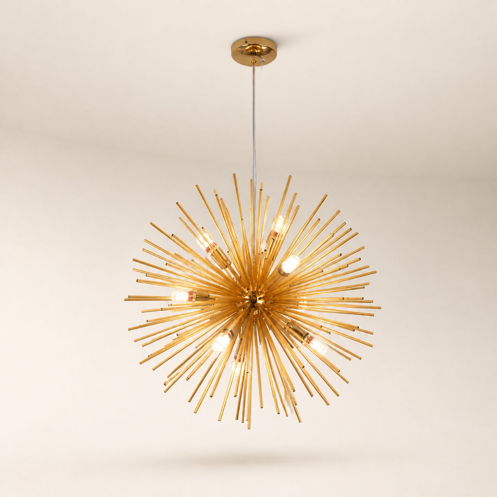 Suspension boule d’épines dorées, sur fond neutre
