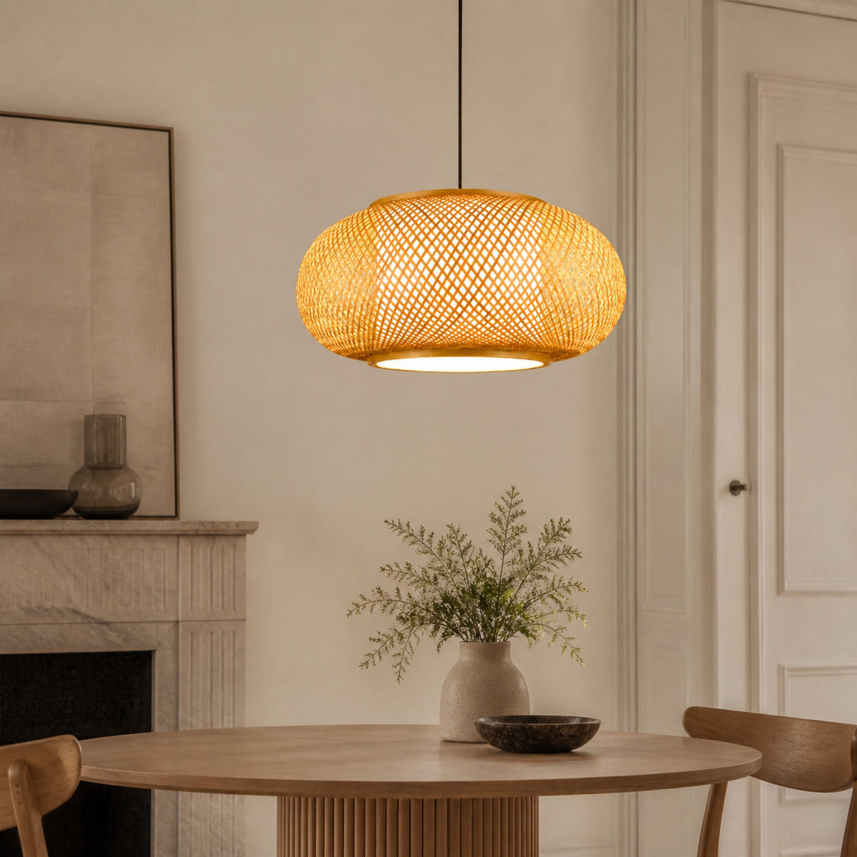 Suspension bambou tissée, en situation dans un intérieur