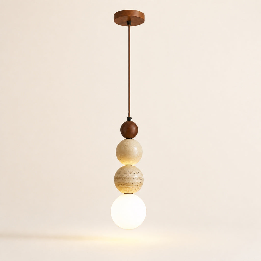 Suspension perles de pierre et bois, sur fond neutre