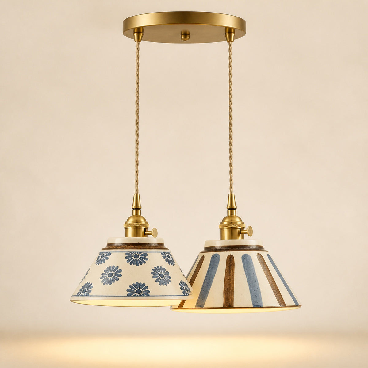 Suspension double en céramique à motifs bleus