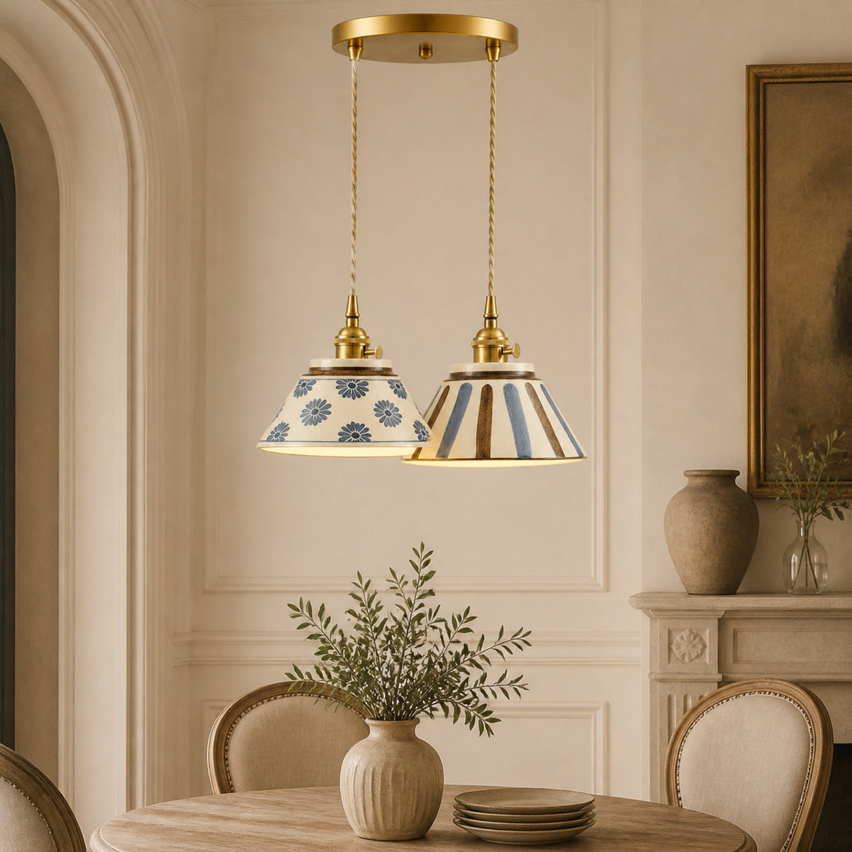 Suspension double en céramique à motifs bleus, en situation dans un intérieur