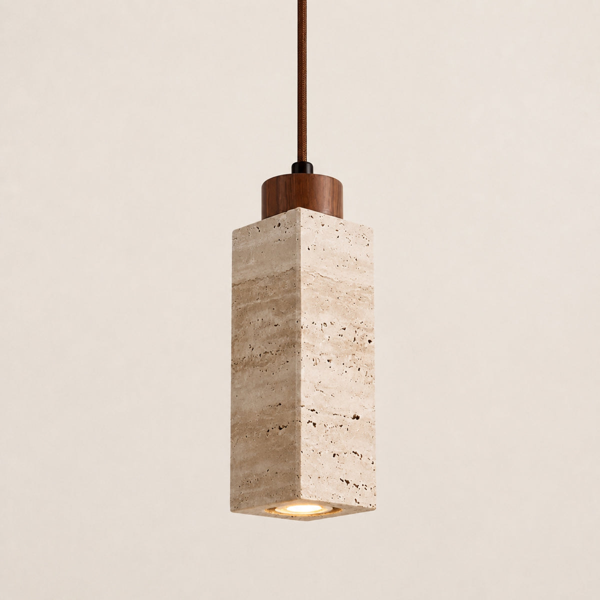 Suspension effet travertin, forme C en bloc rectangulaire, tête bois foncé