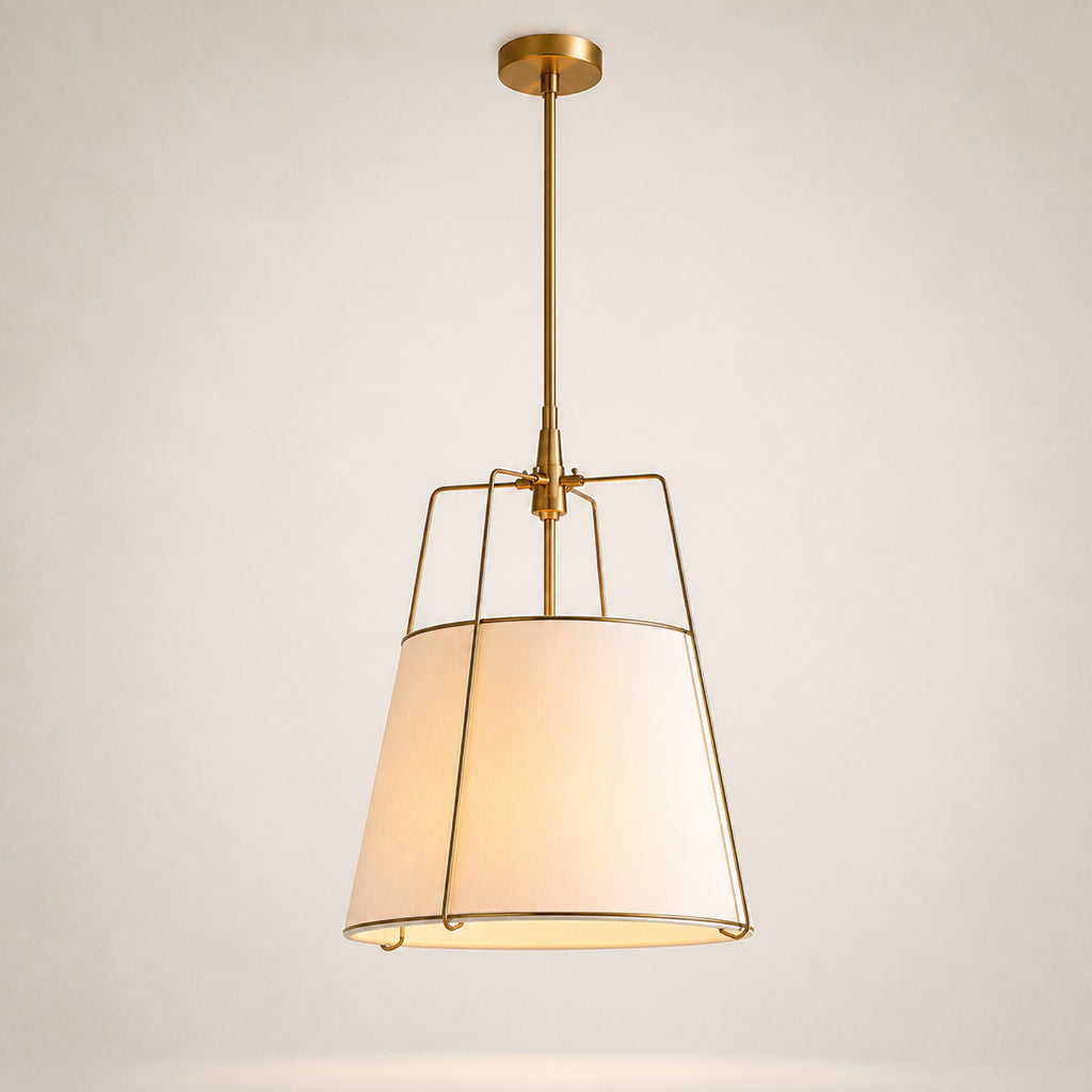 Suspension abat-jour tissu sur armature laiton, sur fond neutre