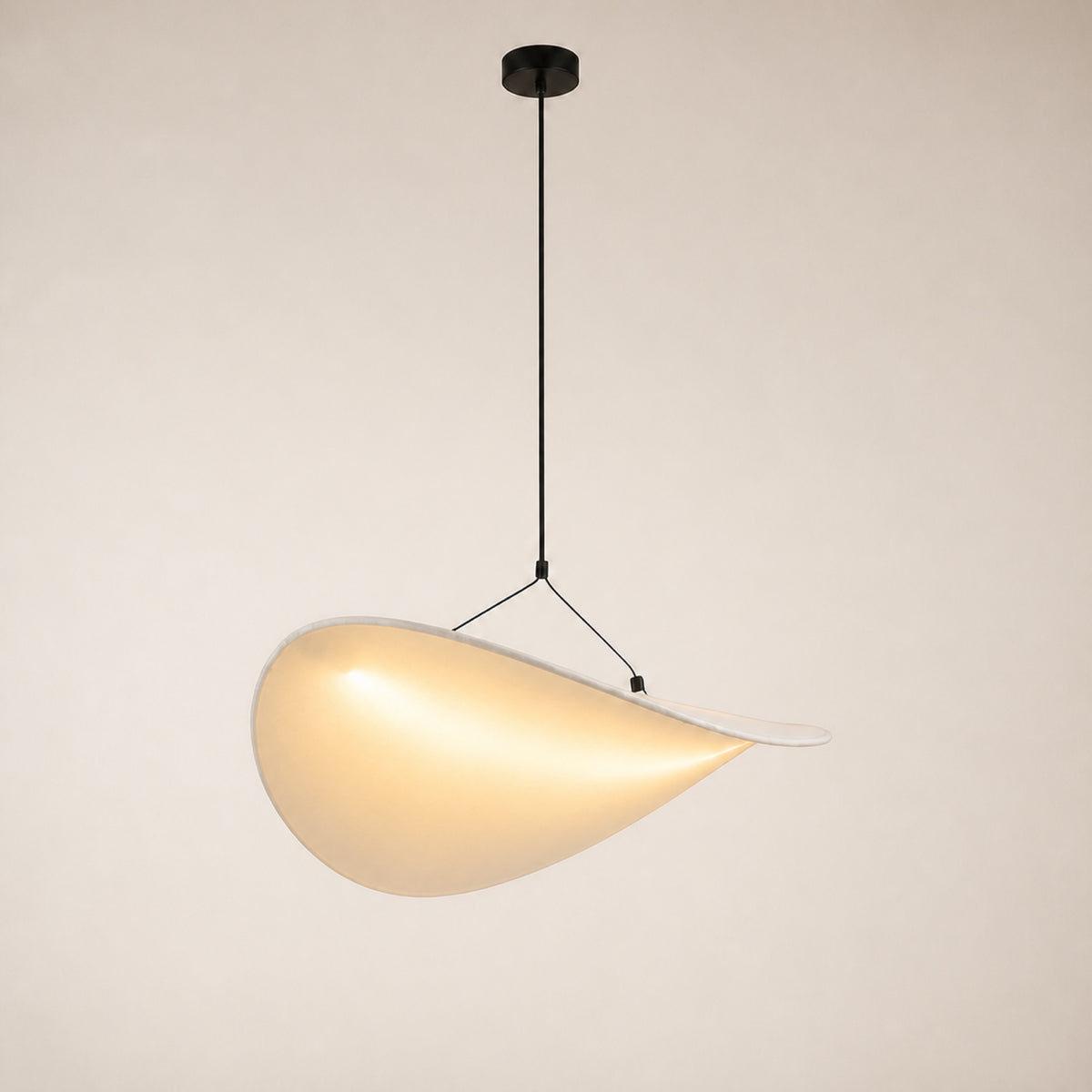 Suspension voile LED, sur fond neutre