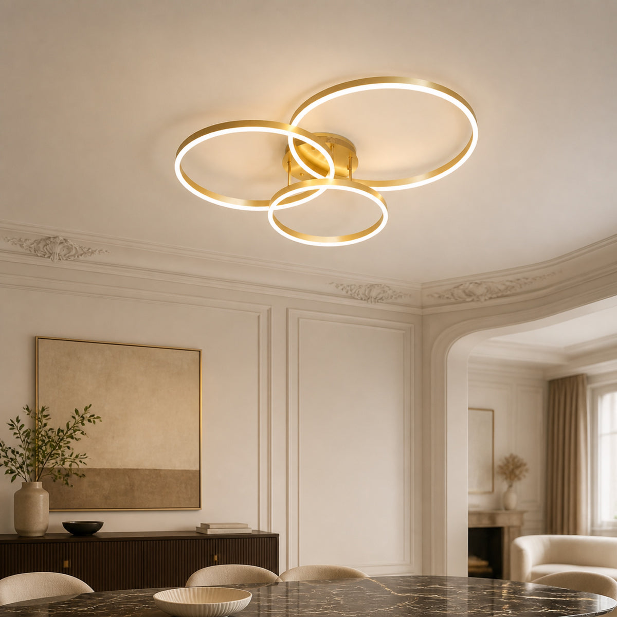 Plafonnier 3 anneaux LED dorés, autre cadrage