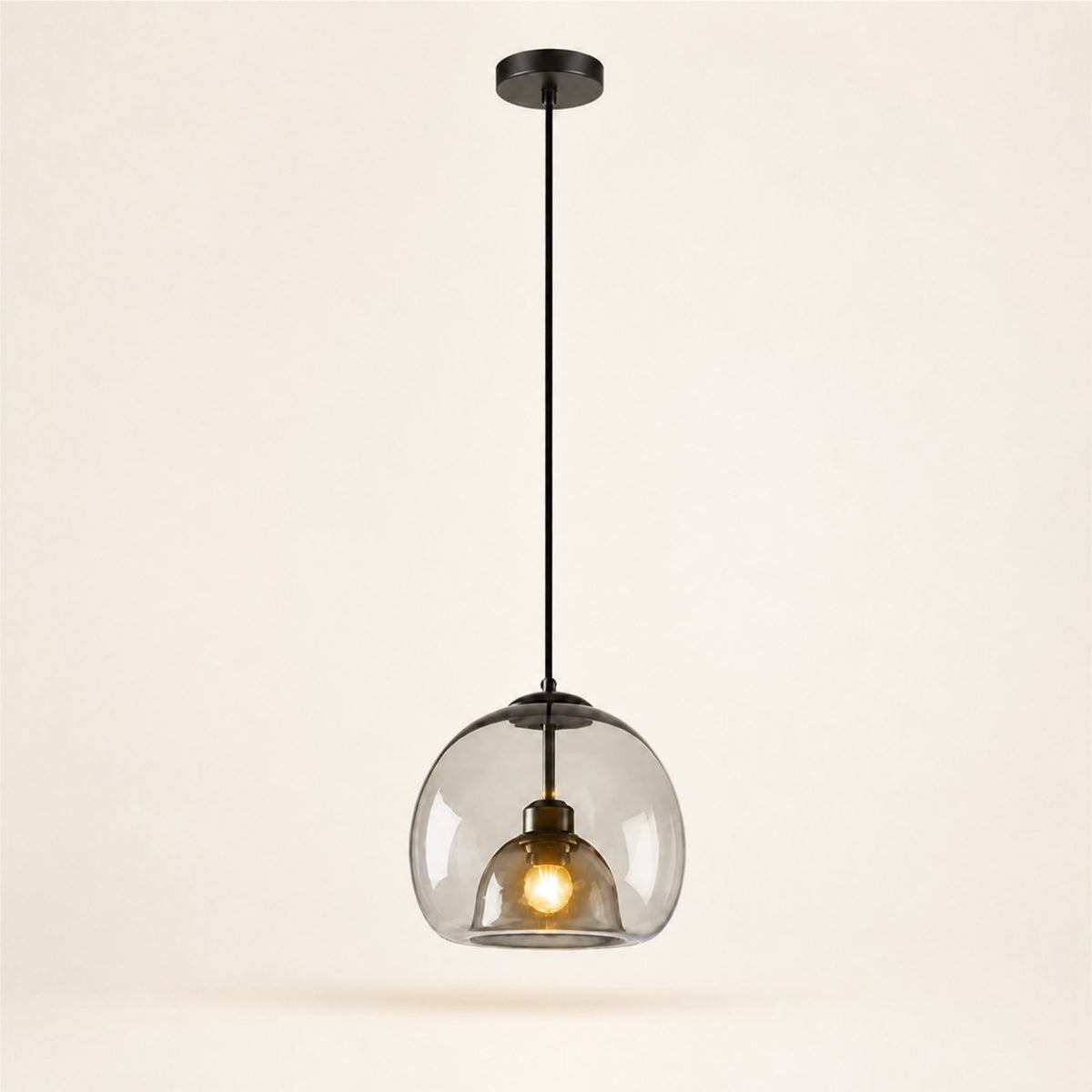 Suspension globe en verre double paroi, sur fond neutre