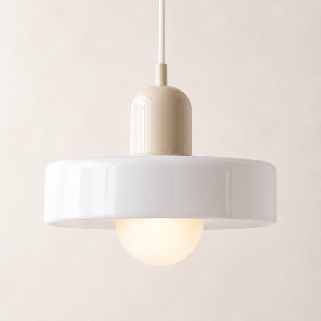 Suspension disque de verre blanc, douille beige, câble blanc, boule opaline
