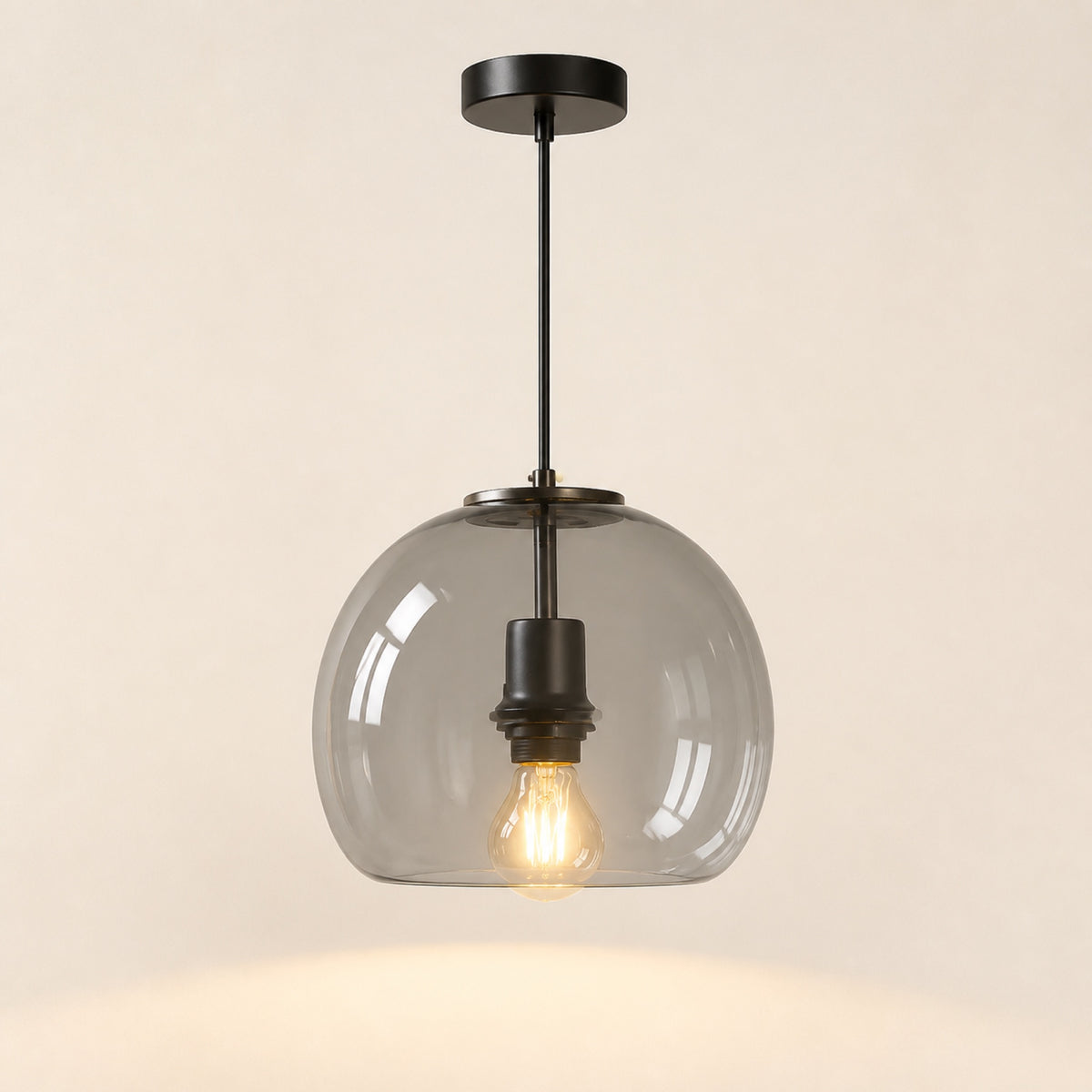 Suspension globe en verre fumé sur tige rigide