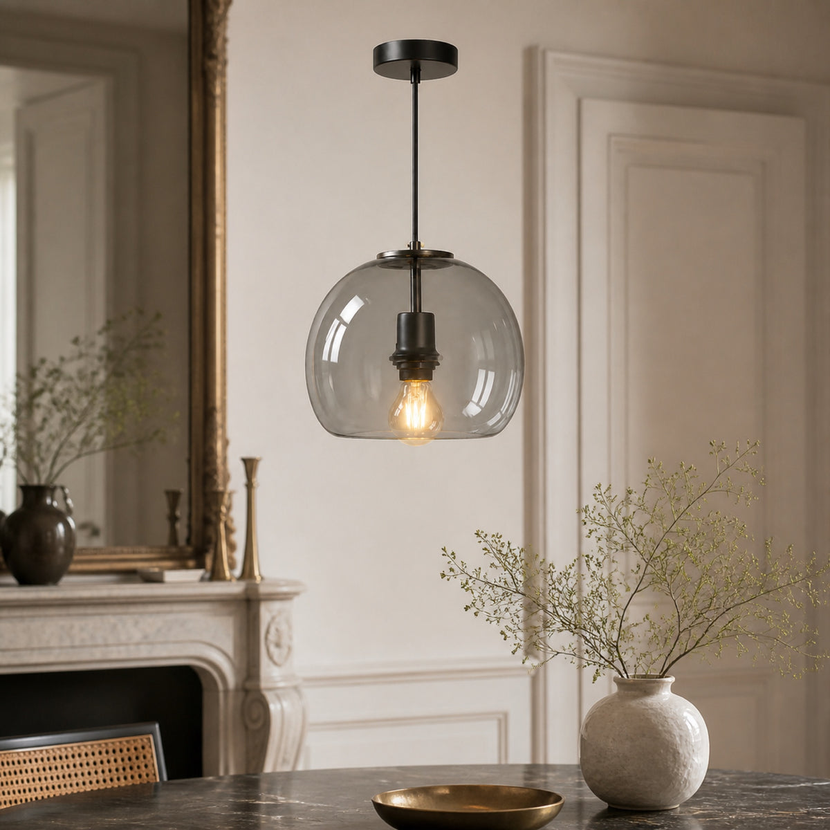 Suspension globe en verre fumé sur tige rigide, autre cadrage