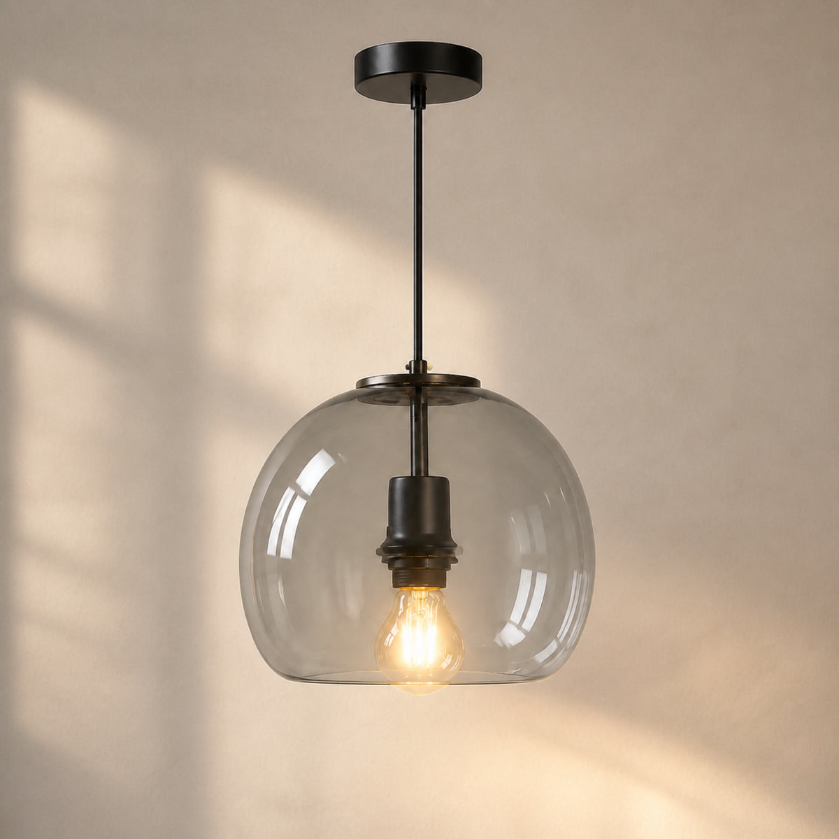 Suspension globe en verre fumé sur tige rigide, vue complémentaire