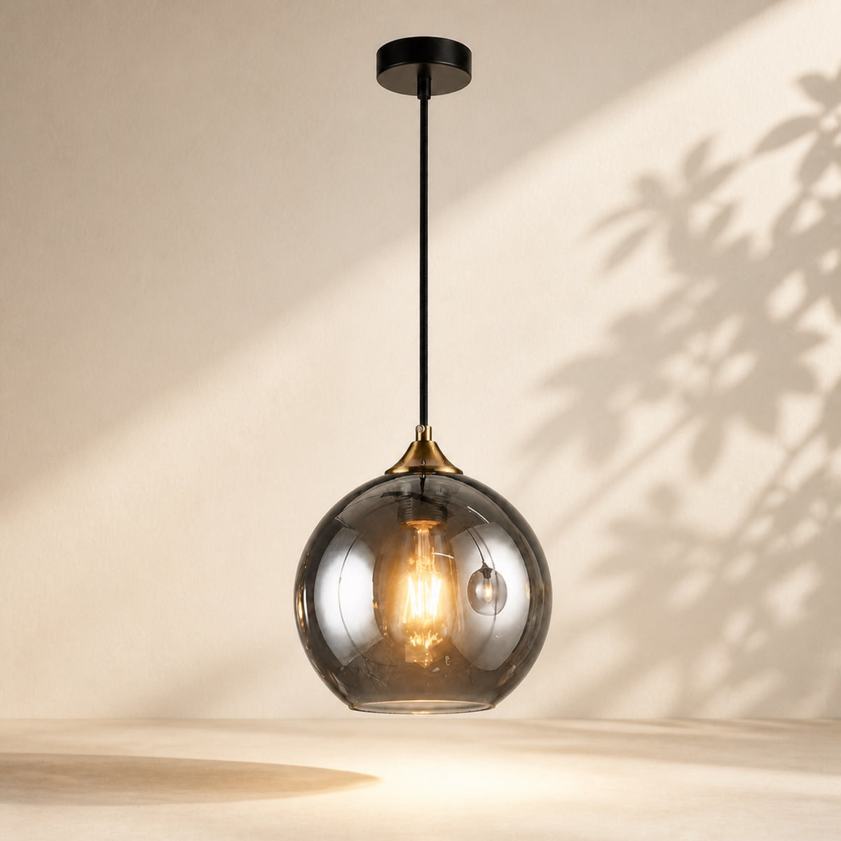 Suspension boule en verre fumé miroir, vue complémentaire