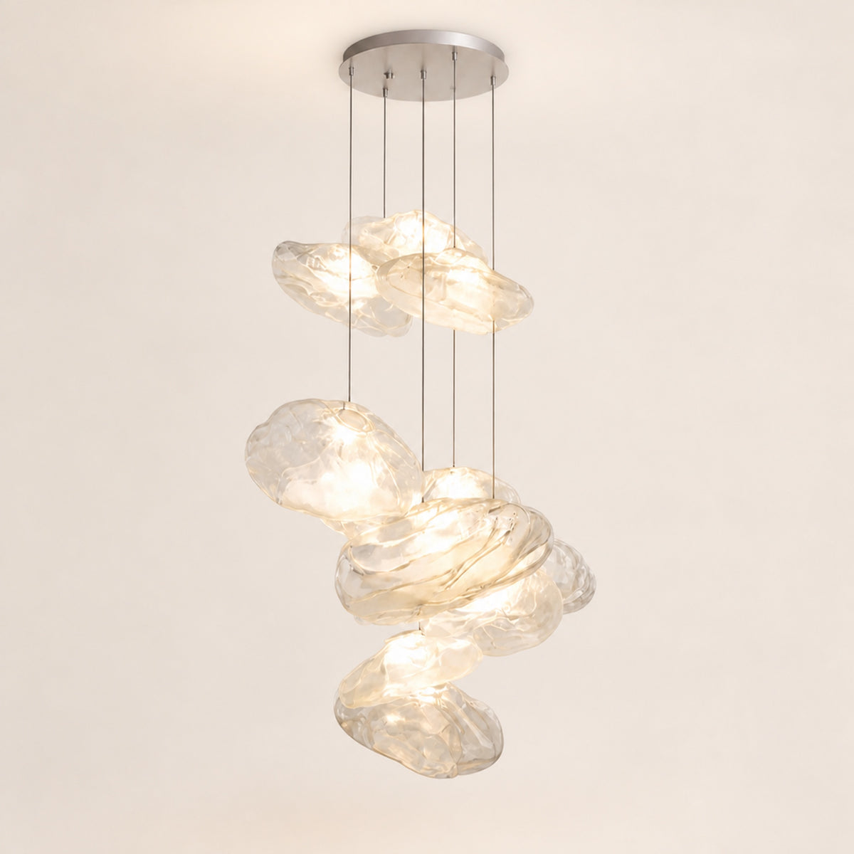Suspension nuages en verre soufflé, sur fond neutre