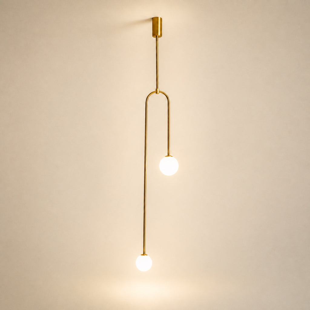 Suspension arceau laiton et globes opale, autre cadrage