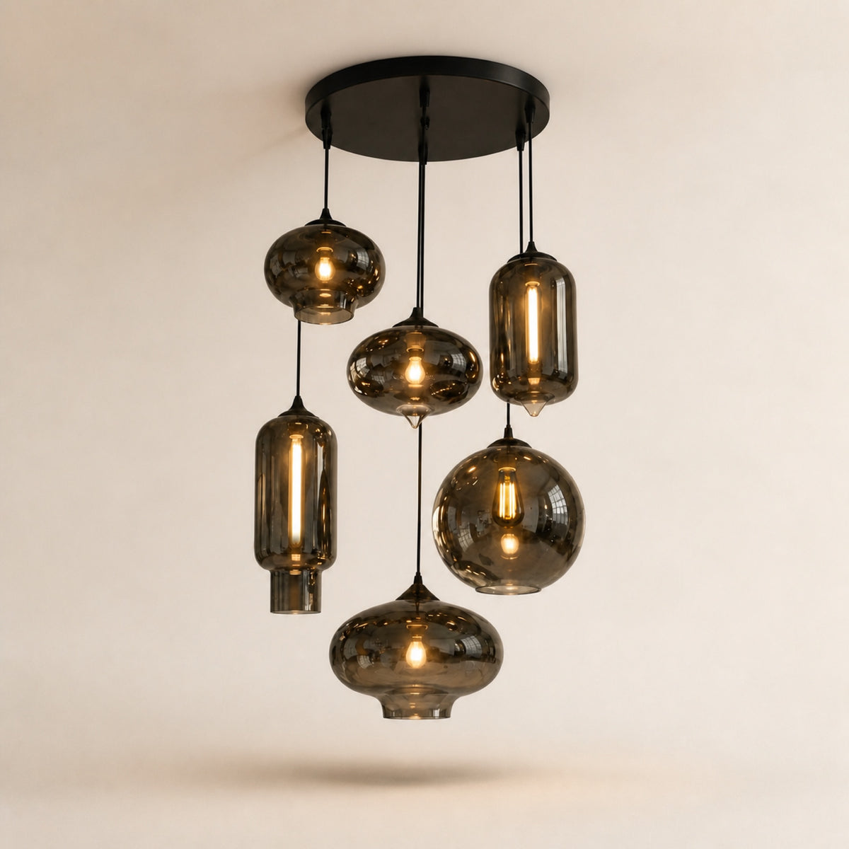 Suspension grappe de verres fumés miroir, sur fond neutre